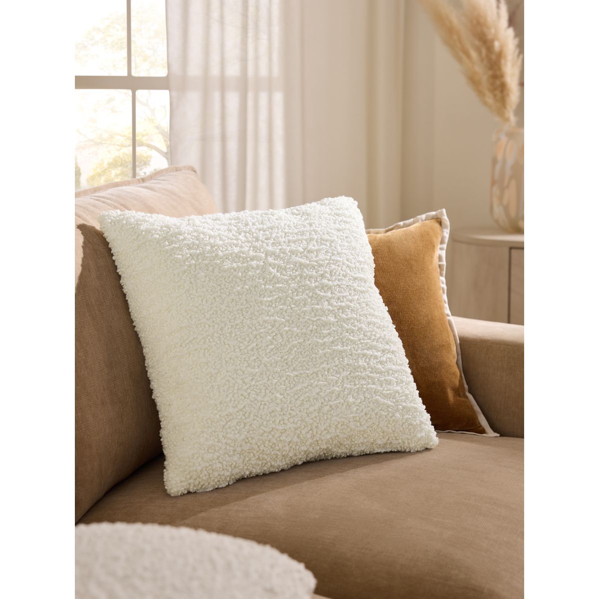 Coussin en maille texturée de laine ivoire, NEXT