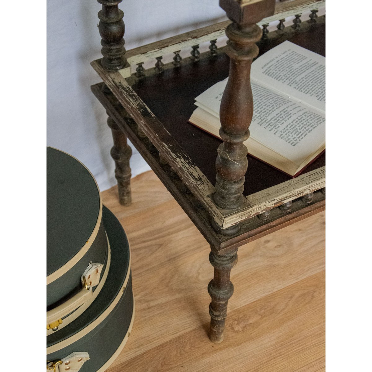 Table d'appoint en bois Francine N°612 - Bon état bois foncé, DEBONGOUT