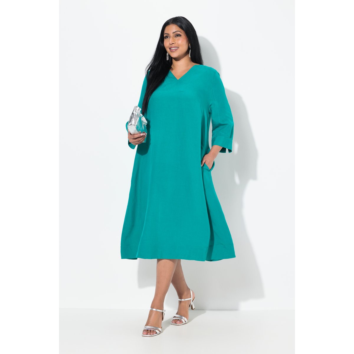 Robe midi en lin mélangé. Col V vert bleu, ULLA POPKEN