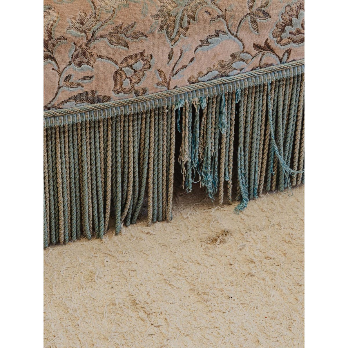 Banquette en tissu à motifs Martine N°159 - Bon état rose, DEBONGOUT