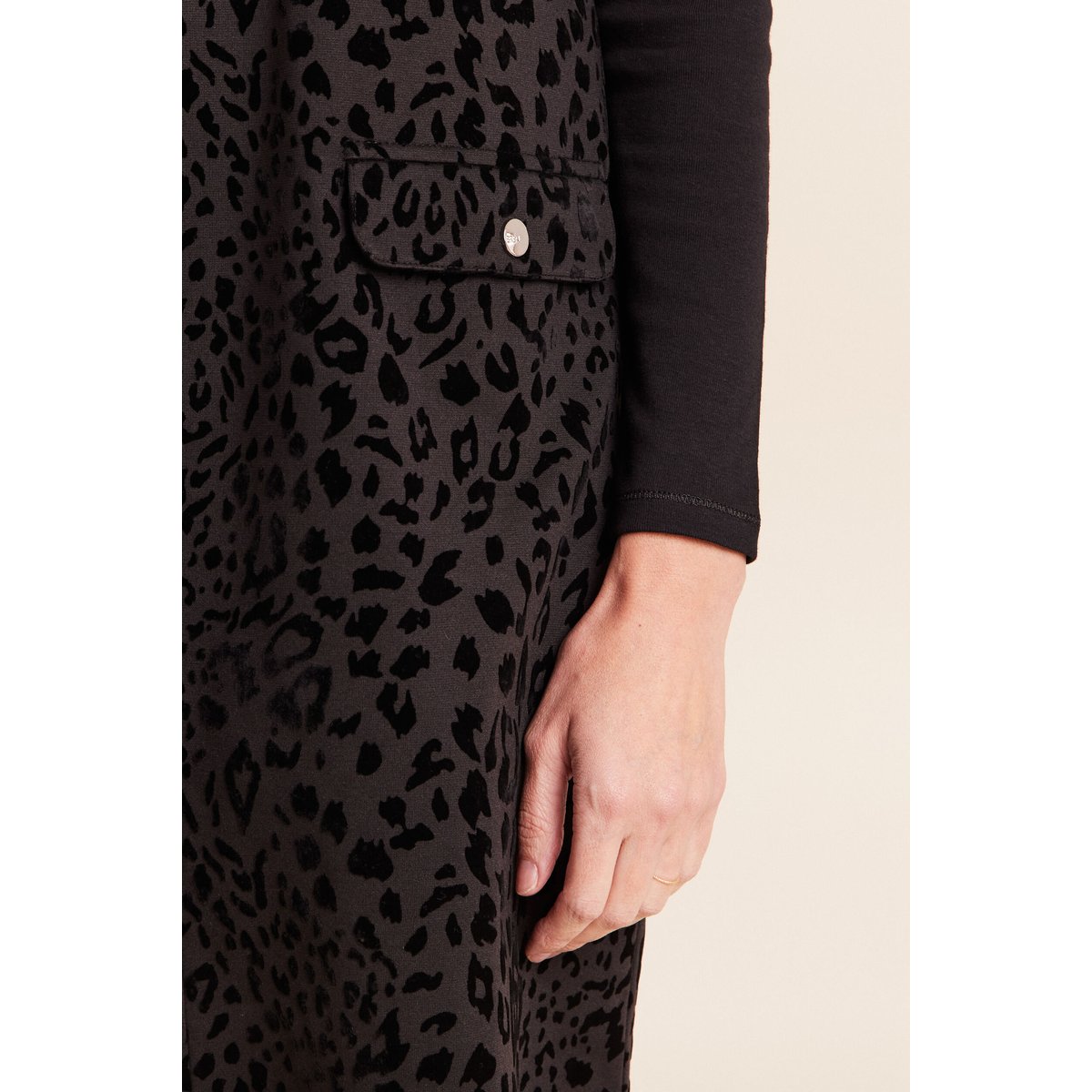 Robe chasuble noir, BREAL