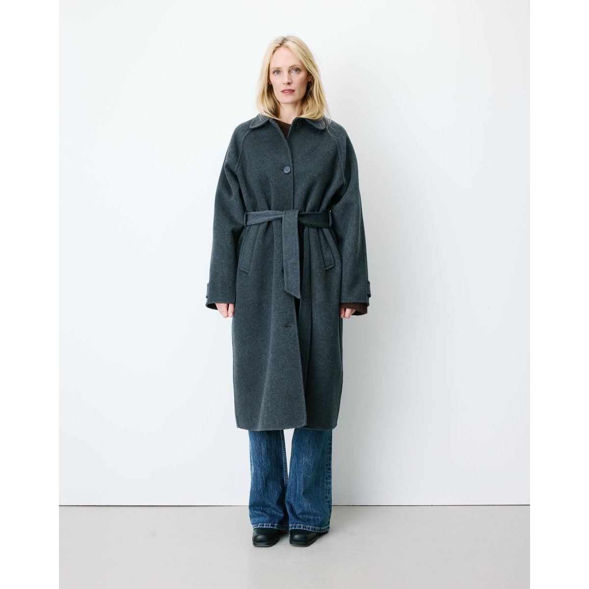 Manteau long en laine mélangée ceinturé sable Adam anthracite, GRACE & MILA