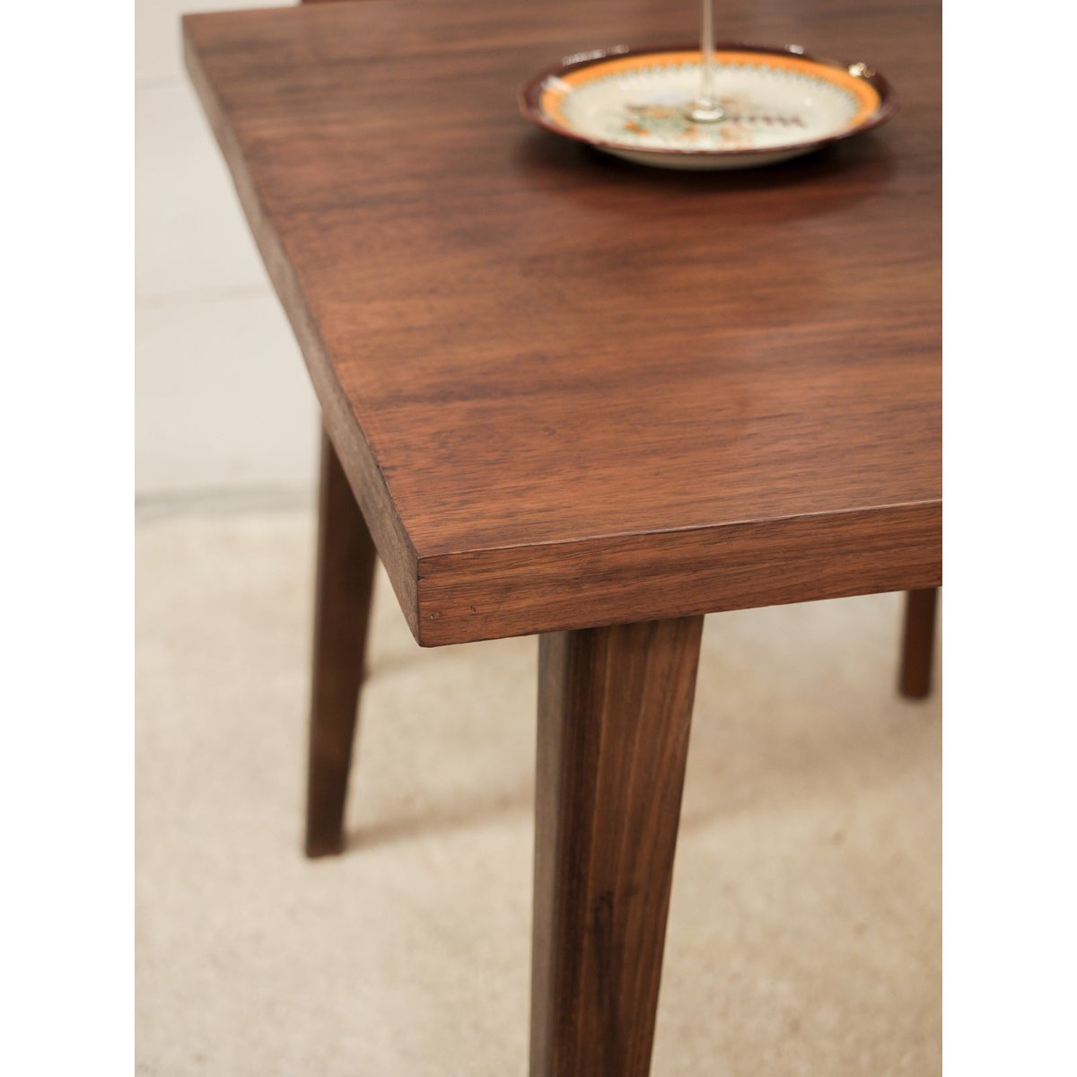 Table à manger Karla N°1277 - Bon état bois foncé, DEBONGOUT
