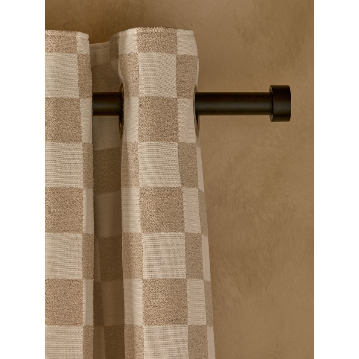 Rideaux tissés doublés à œillets et damier naturel, NEXT