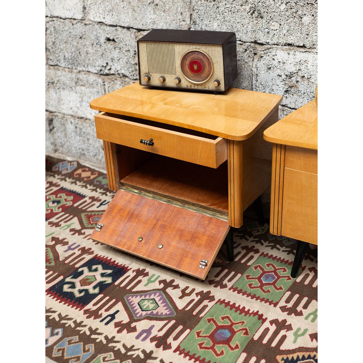 Paire de tables de chevets Maïa N°1528 - Bon état bois clair, DEBONGOUT
