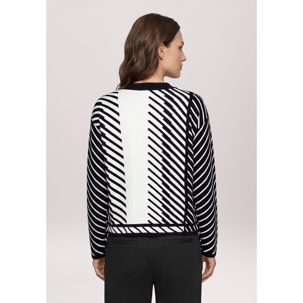 Pull-over en maille à motif jacquard patch cream/black, BETTY BARCLAY