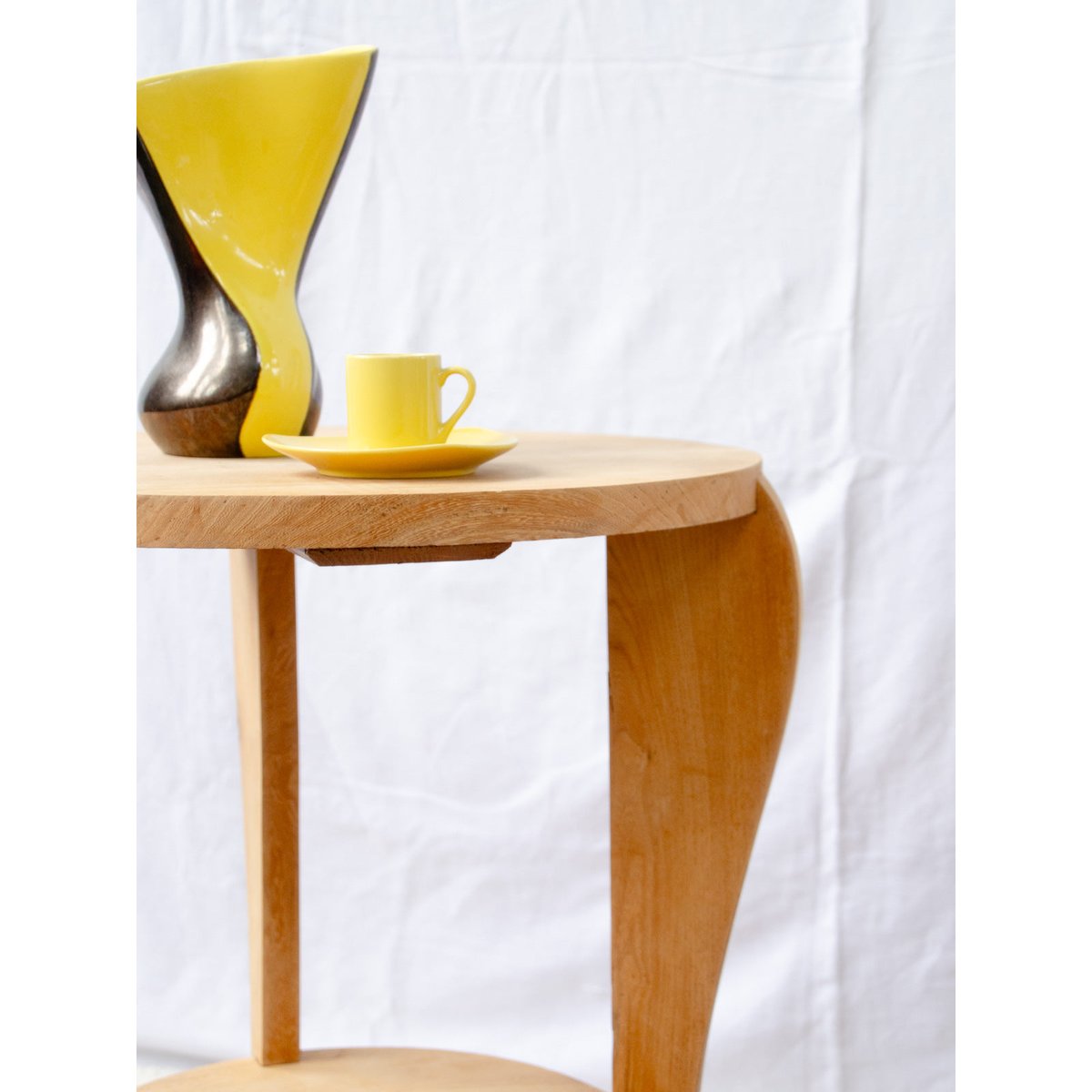 Table d'appoint en bois clair Hanna N°1620 - Bon état bois clair, DEBONGOUT