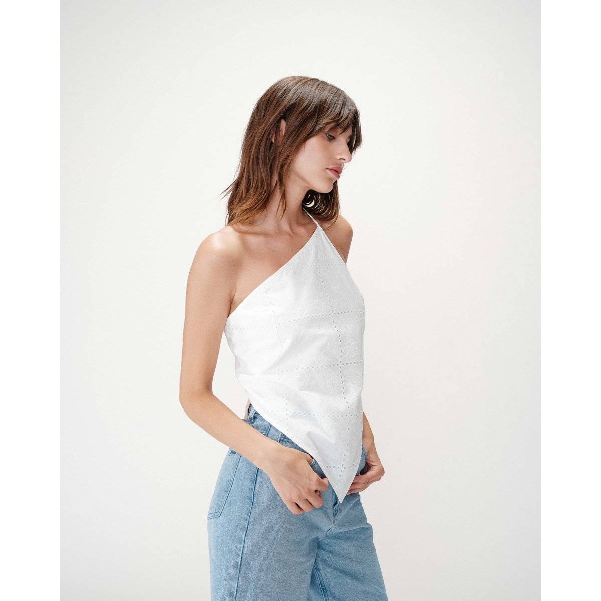Top en coton brodé asymétrique dos nu white Waiting white, GRACE & MILA