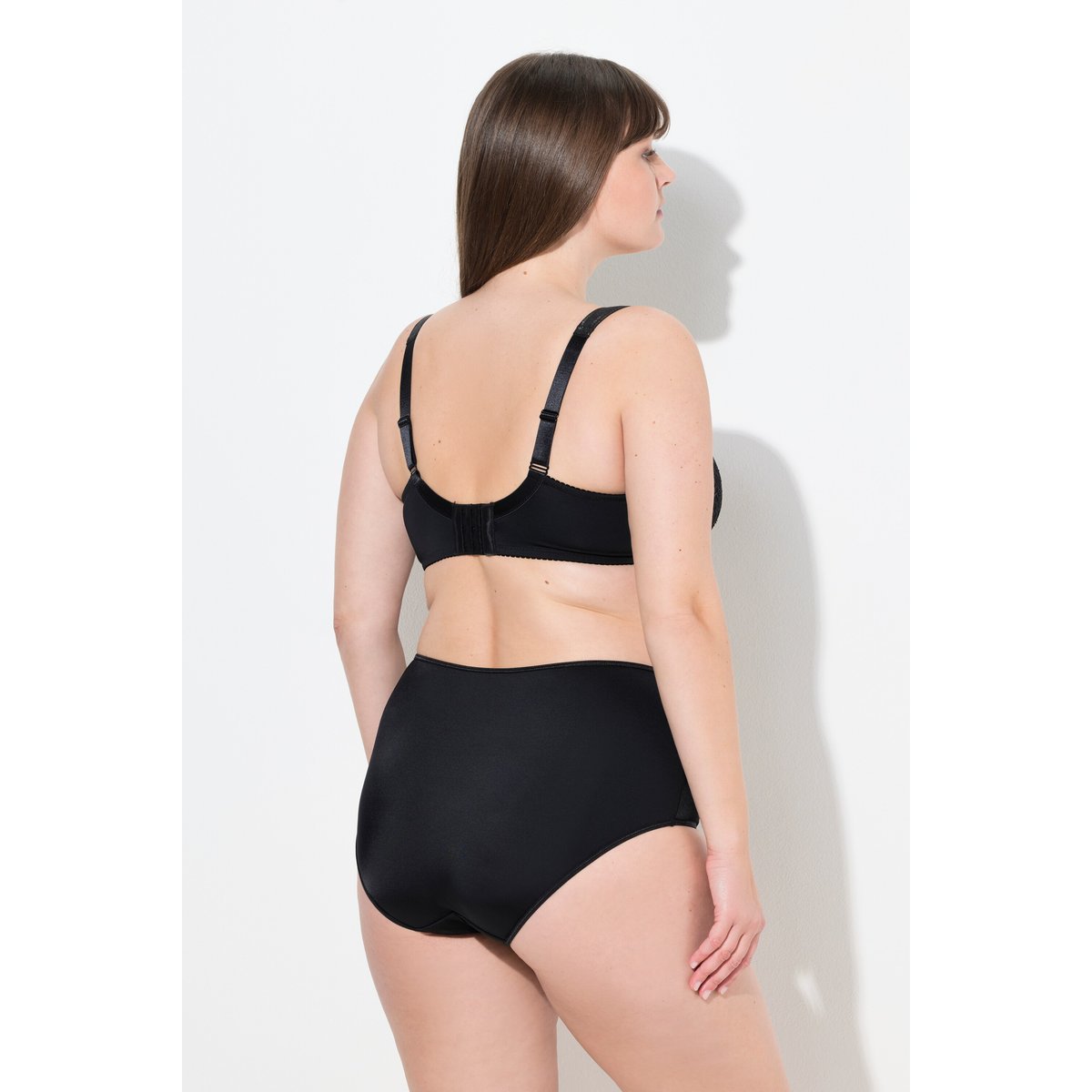 Soutien-gorge à armatures et bonnets souples noir, ULLA POPKEN