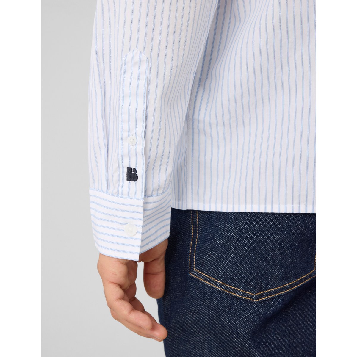 Chemise à rayures fines bleu clair, BZB