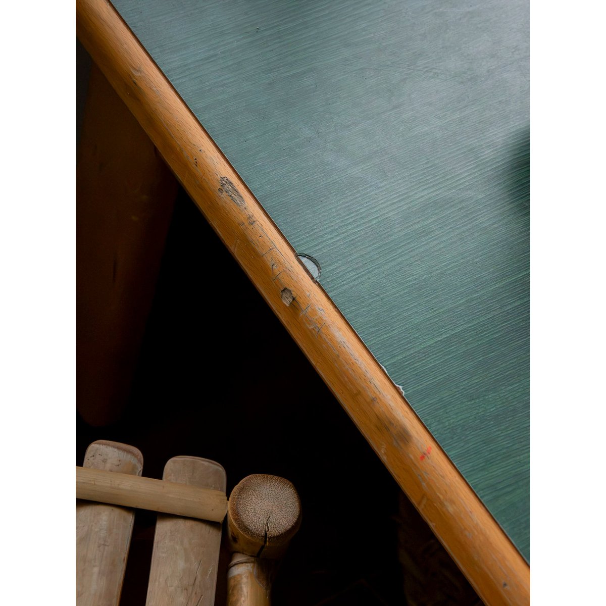 Table basse au plateau vert forêt Donna N°1606 - Bon état vert, DEBONGOUT