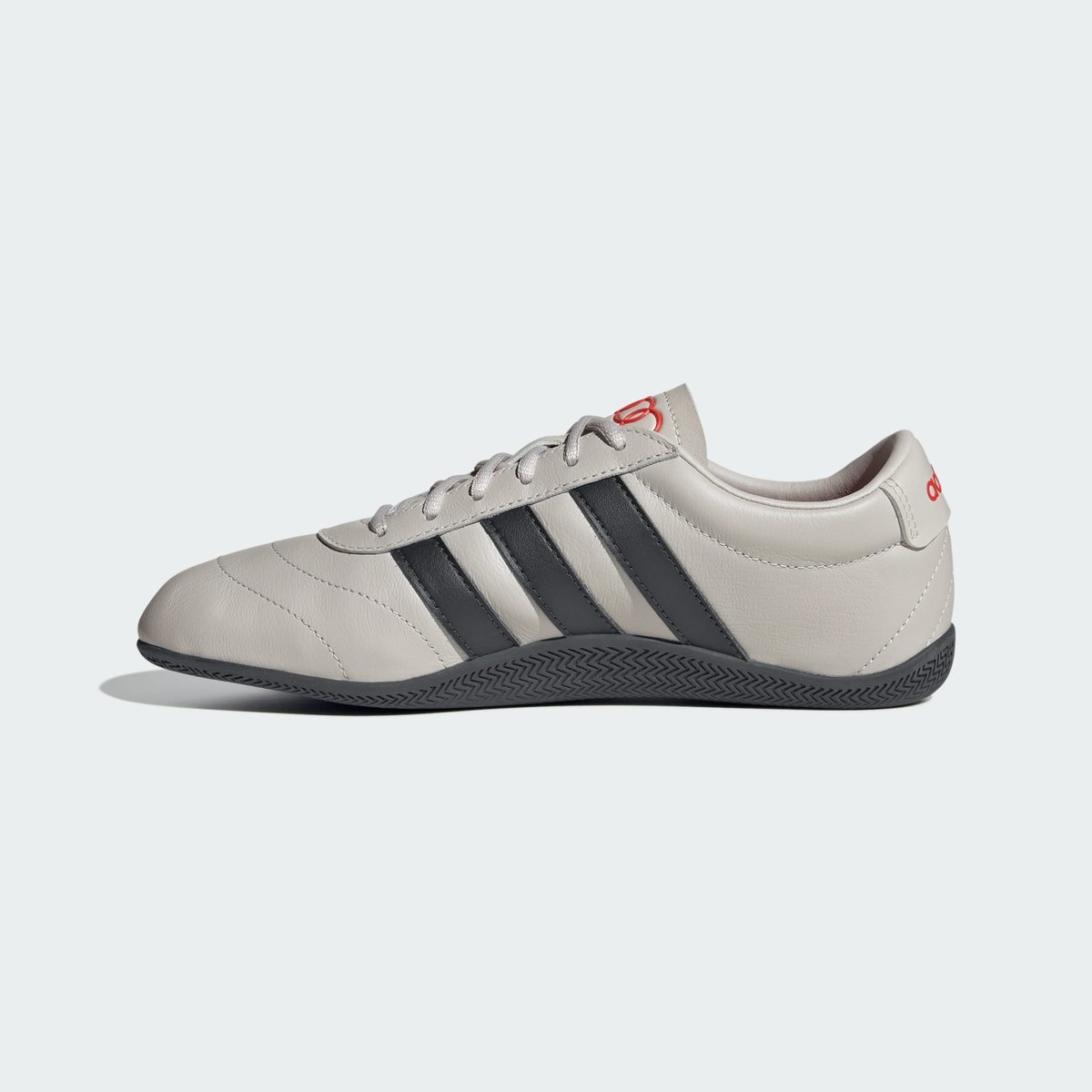 Chaussure Grand Court Lo Audi Revolut F1 Team Chaussure Grand Court Lo Audi Revolut F1 Team chalk pearl / utility black / hi-res red, ADIDAS SPORTSWEAR