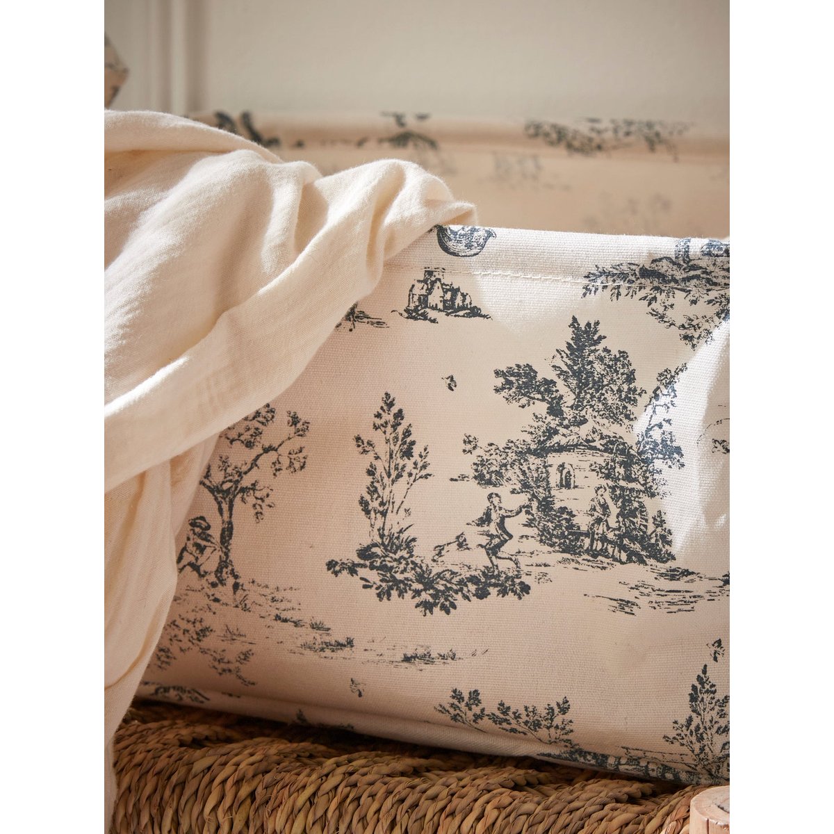Bac à linge esprit Jouy, petit modèle beige clair, CYRILLUS