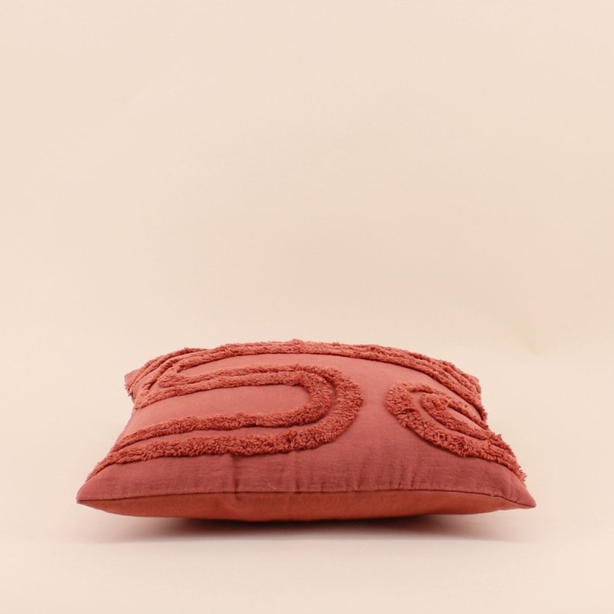 Coussin en relief 40x40cm terracotta, ORNAMI