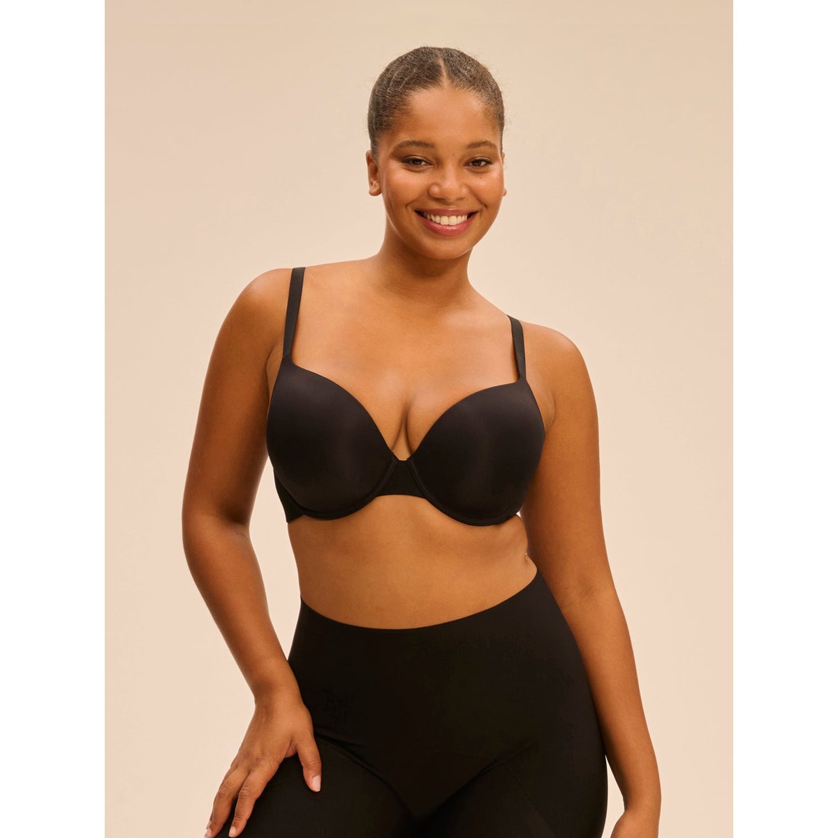 Soutien-gorge coque emboitante décolleté plongeant, ESSENTIEL noir, SIMONE PERELE