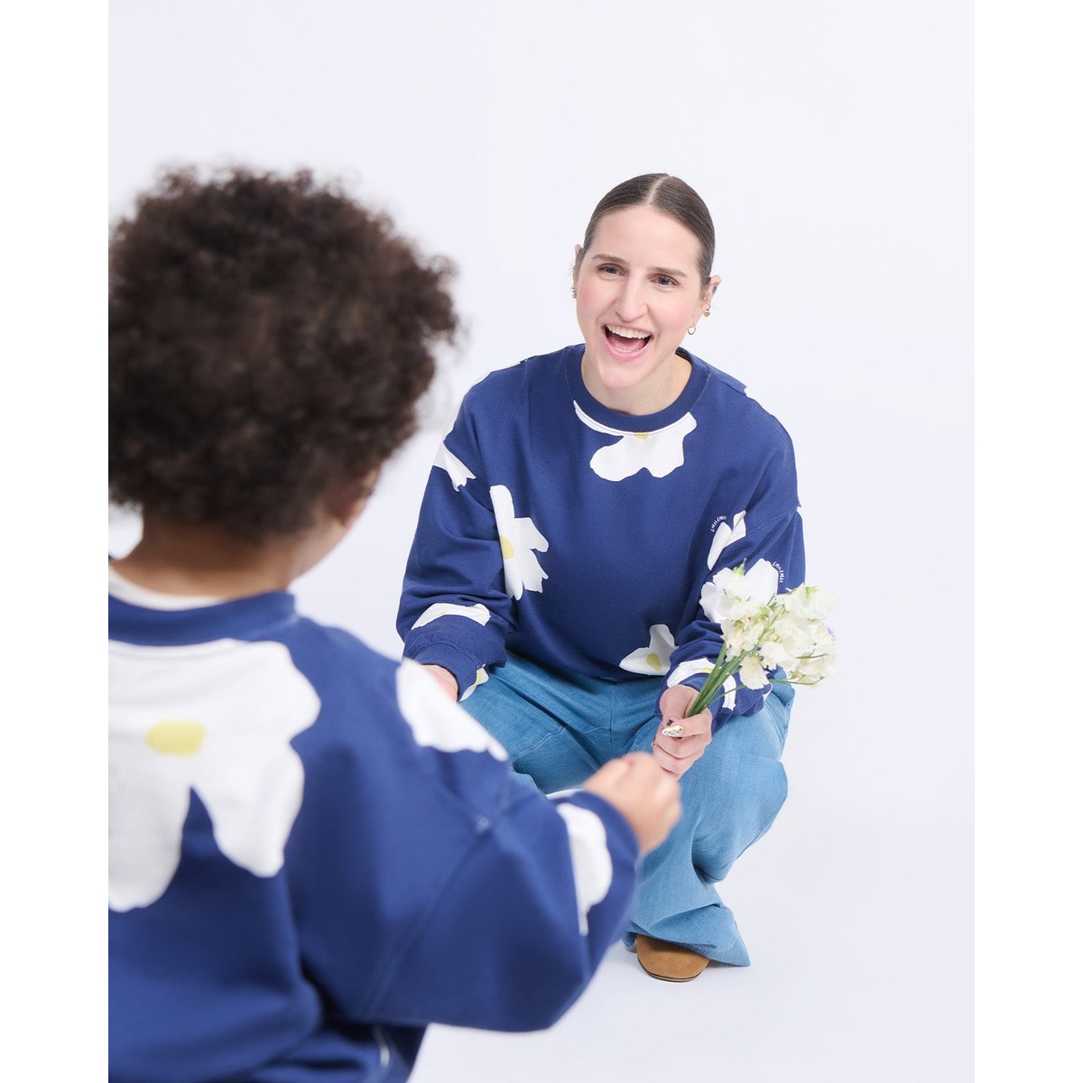 Sweat en coton bio imprimé fleuri bleu encre, EMOI EMOI