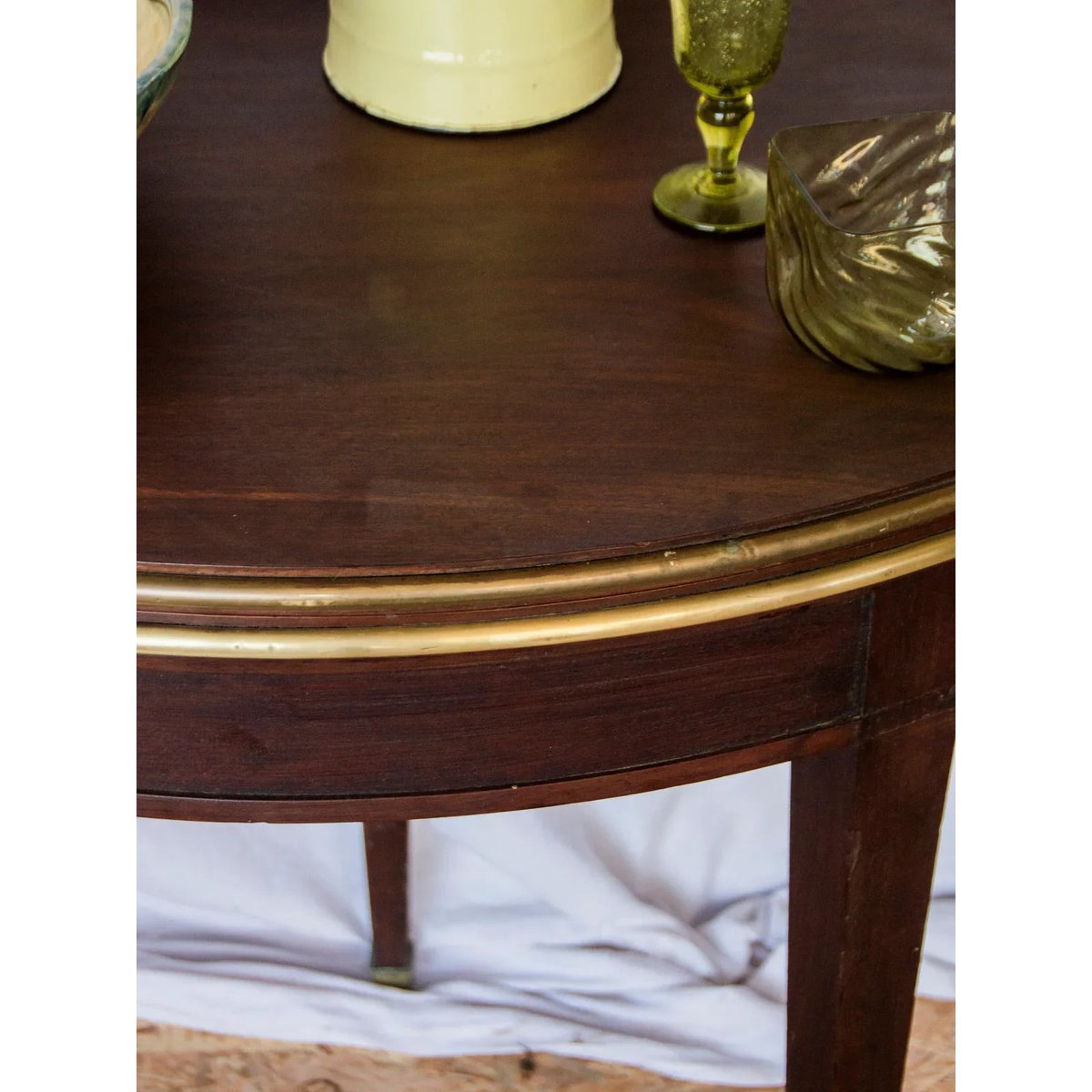 Table à manger demi-lune en cuir Romy N°651 - Bon état bois foncé, DEBONGOUT