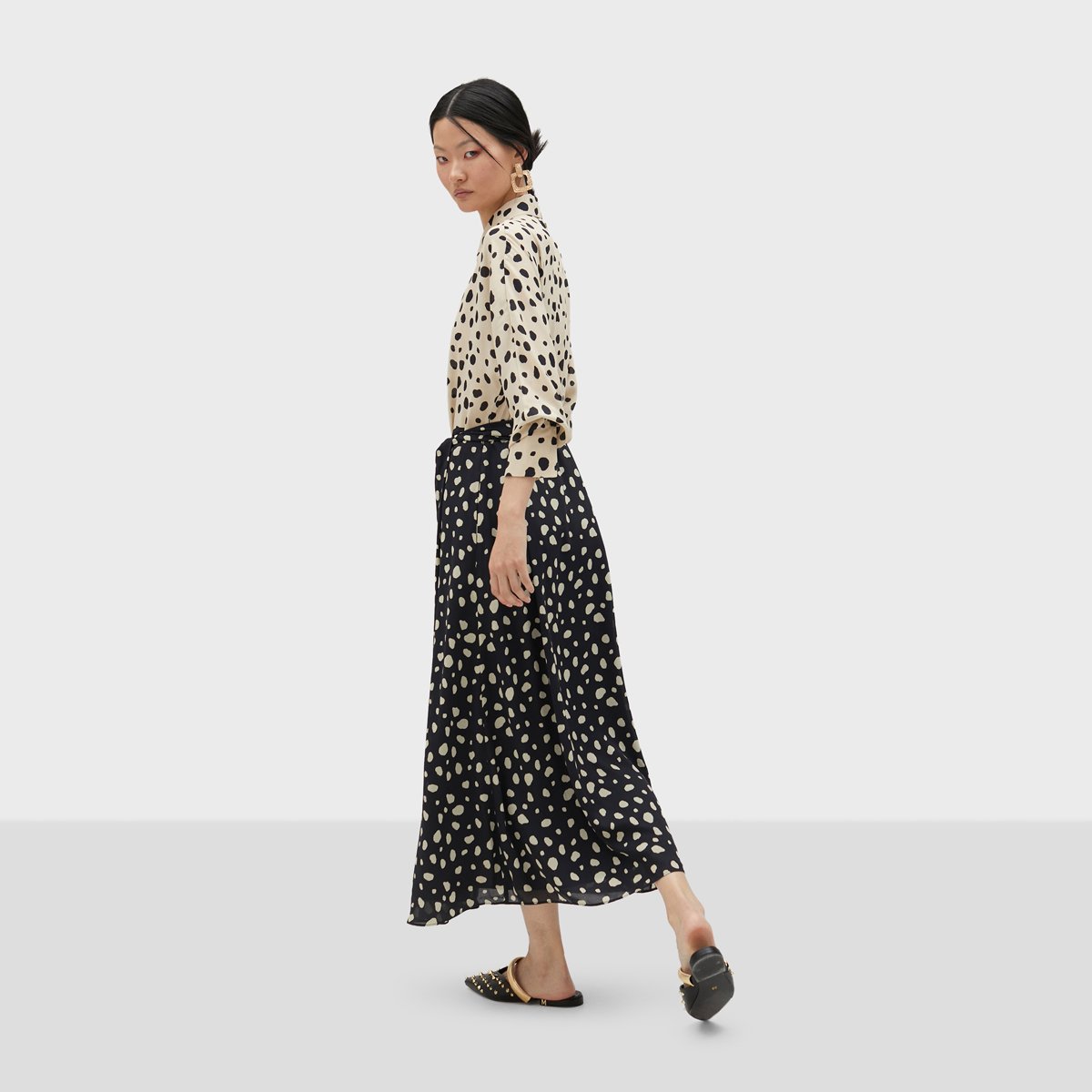 Robe chemise longue à boutons et manches longues noir, LOLA CASADEMUNT