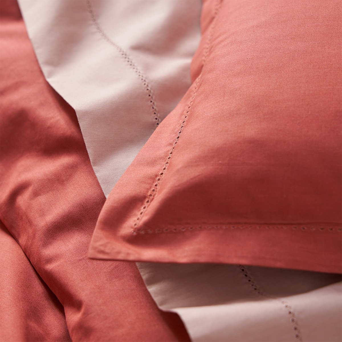Taie d'oreiller en percale de coton rouge, ALCOVE erable, DESFORGES