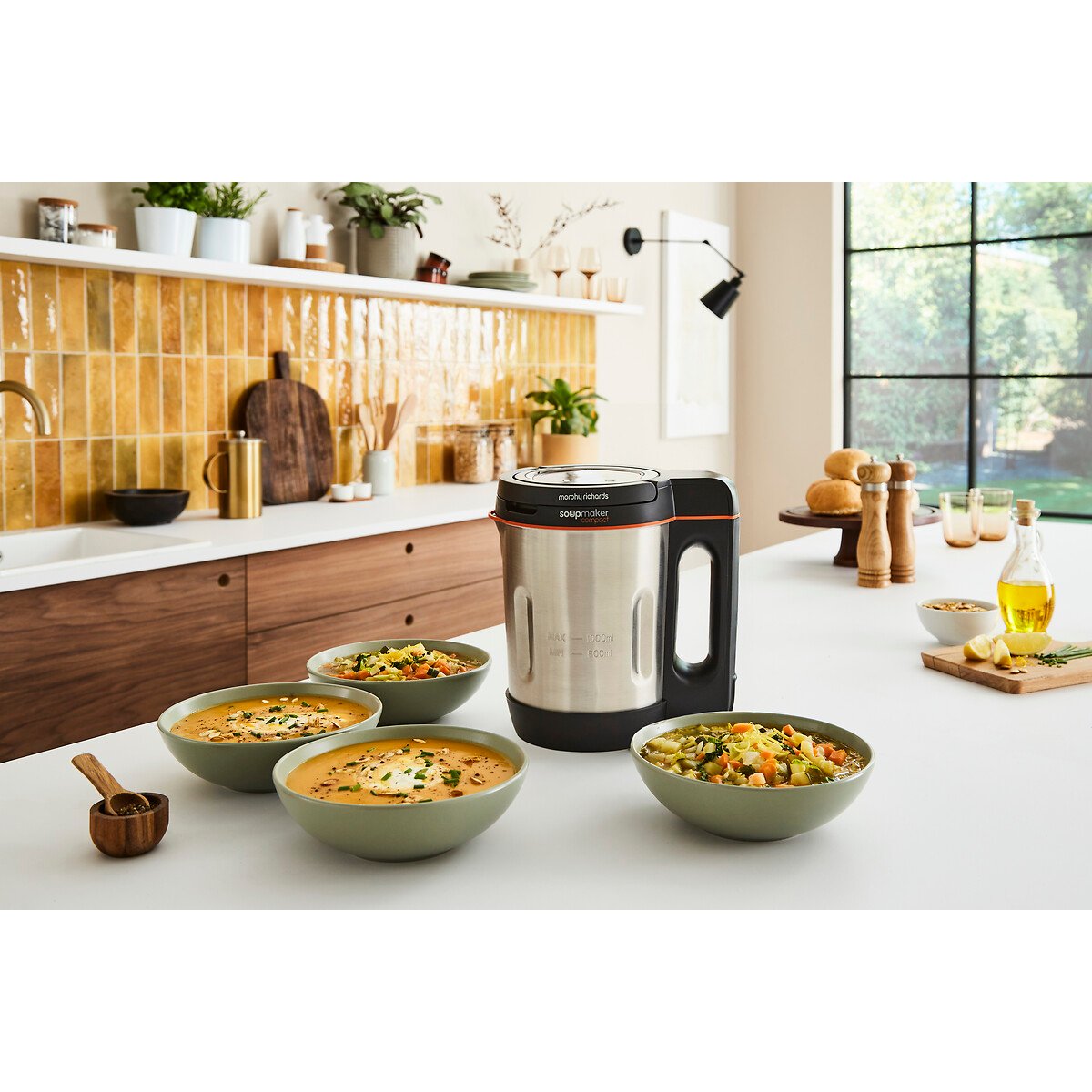 1L Compact Soup Maker - 501021 black/red, MORPHY RICHARDS