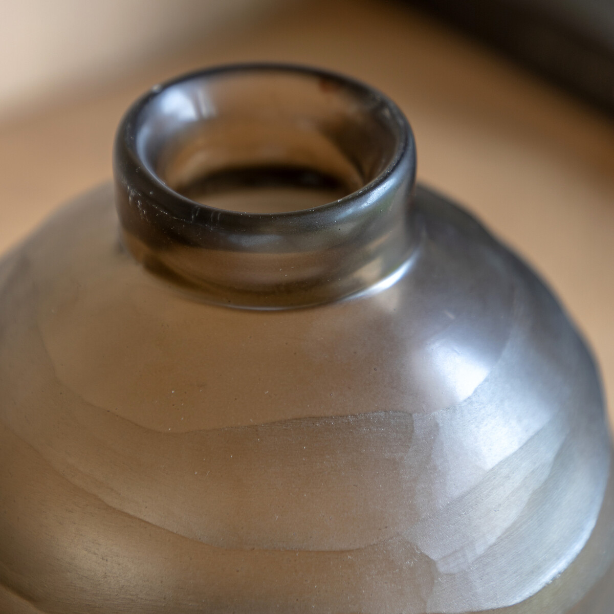Bevelled 18cm Glass Globe Vase grey, ÉDITÉ