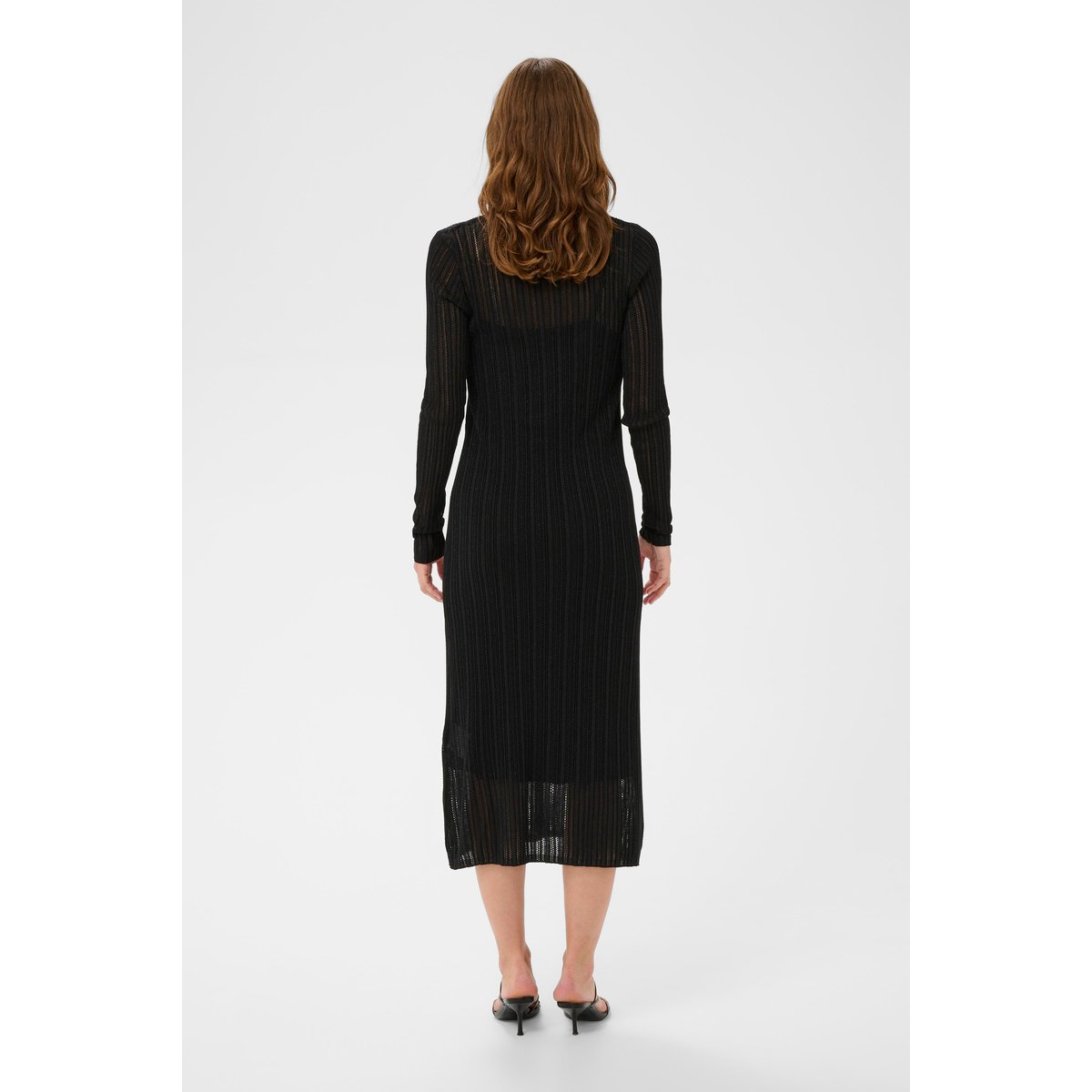 Robe noir, SOAKED IN LUXURY