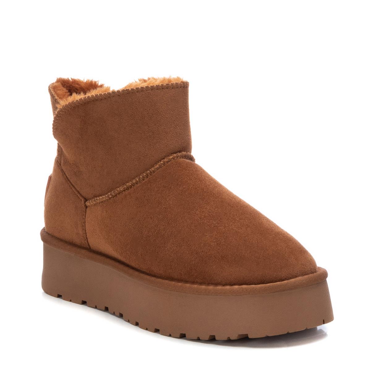 Bottines plate avec semelle en caoutchouc camel, XTI