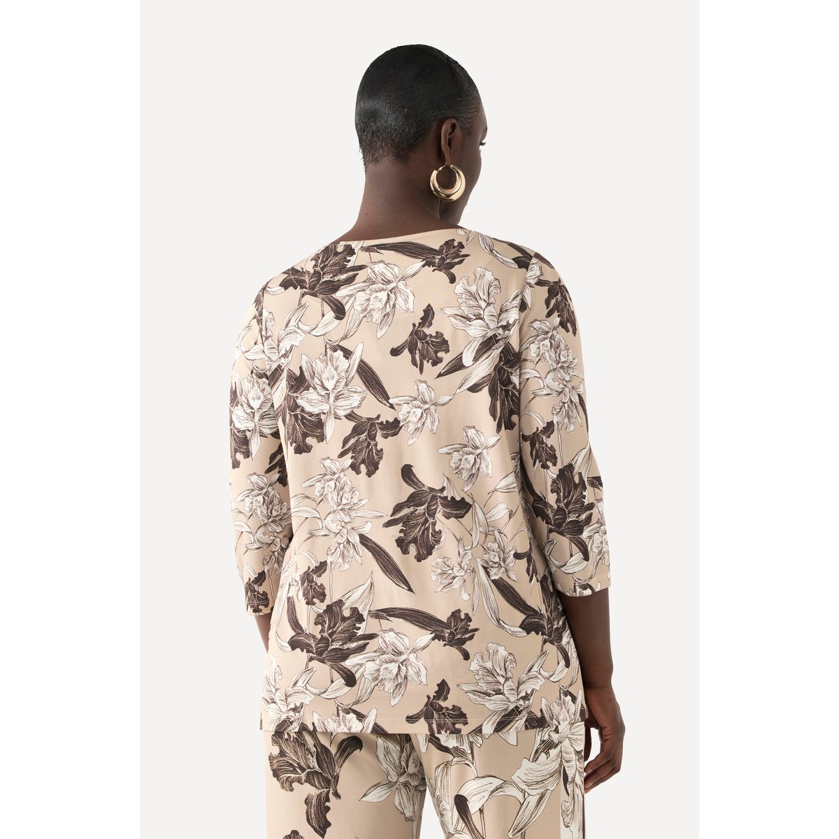 T-shirt slinky au tombé fluide. Encolure beige, ULLA POPKEN