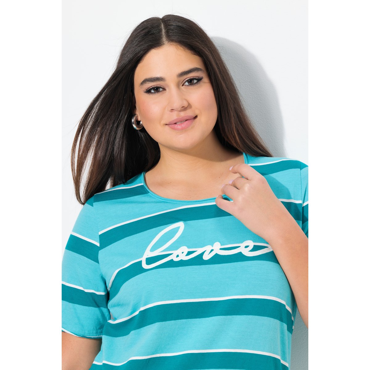 T-shirt rayé avec broderie. Encolure ronde aqua foncé, ULLA POPKEN
