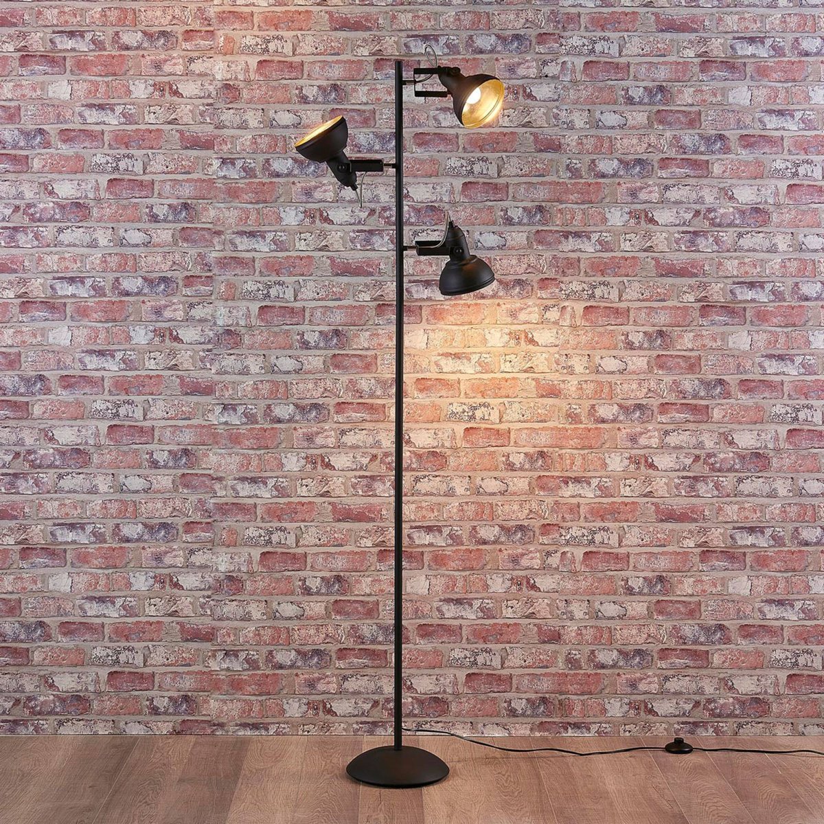 Lampadaire en métal industriel, Lilly noir, or, LINDBY