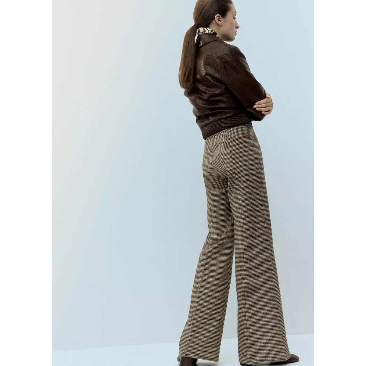 Pantalon en laine mélangée pied-de-poule marron moyen, MANGO