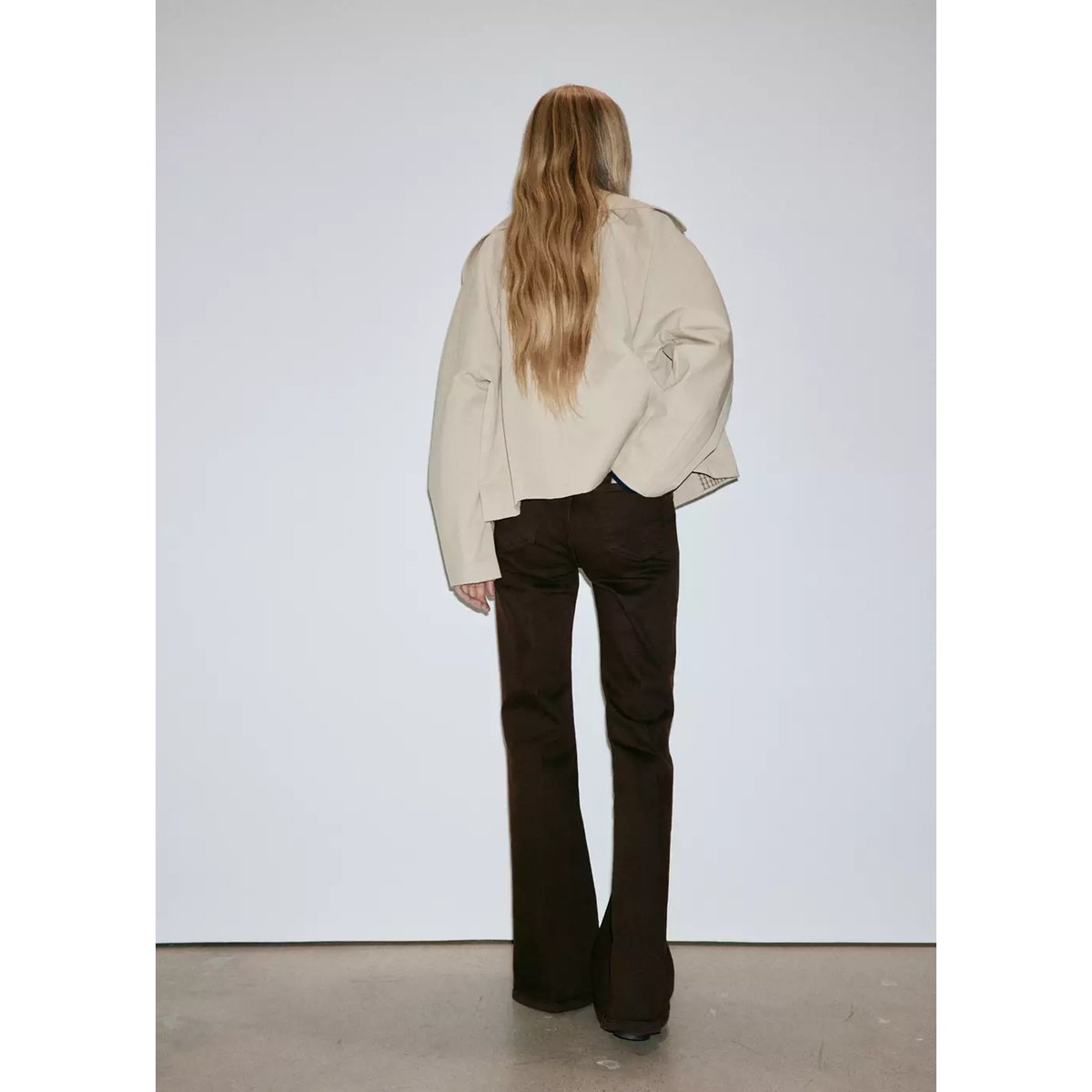 Jean flare taille haute chocolat, MANGO