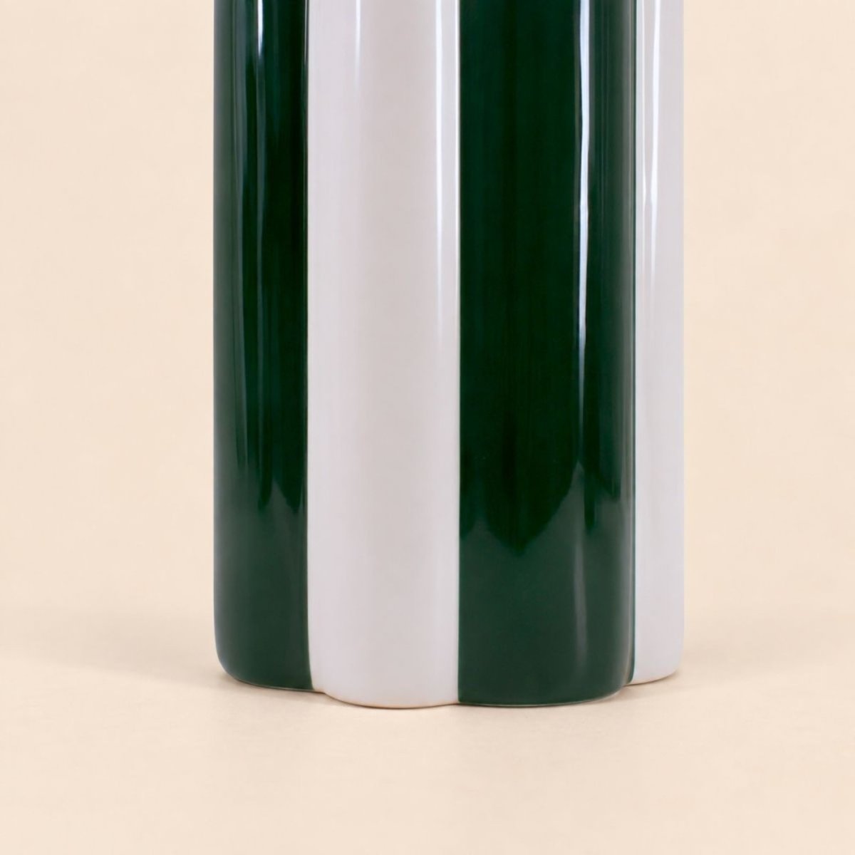 Vase en céramique à rayures, H27cm vert, ORNAMI