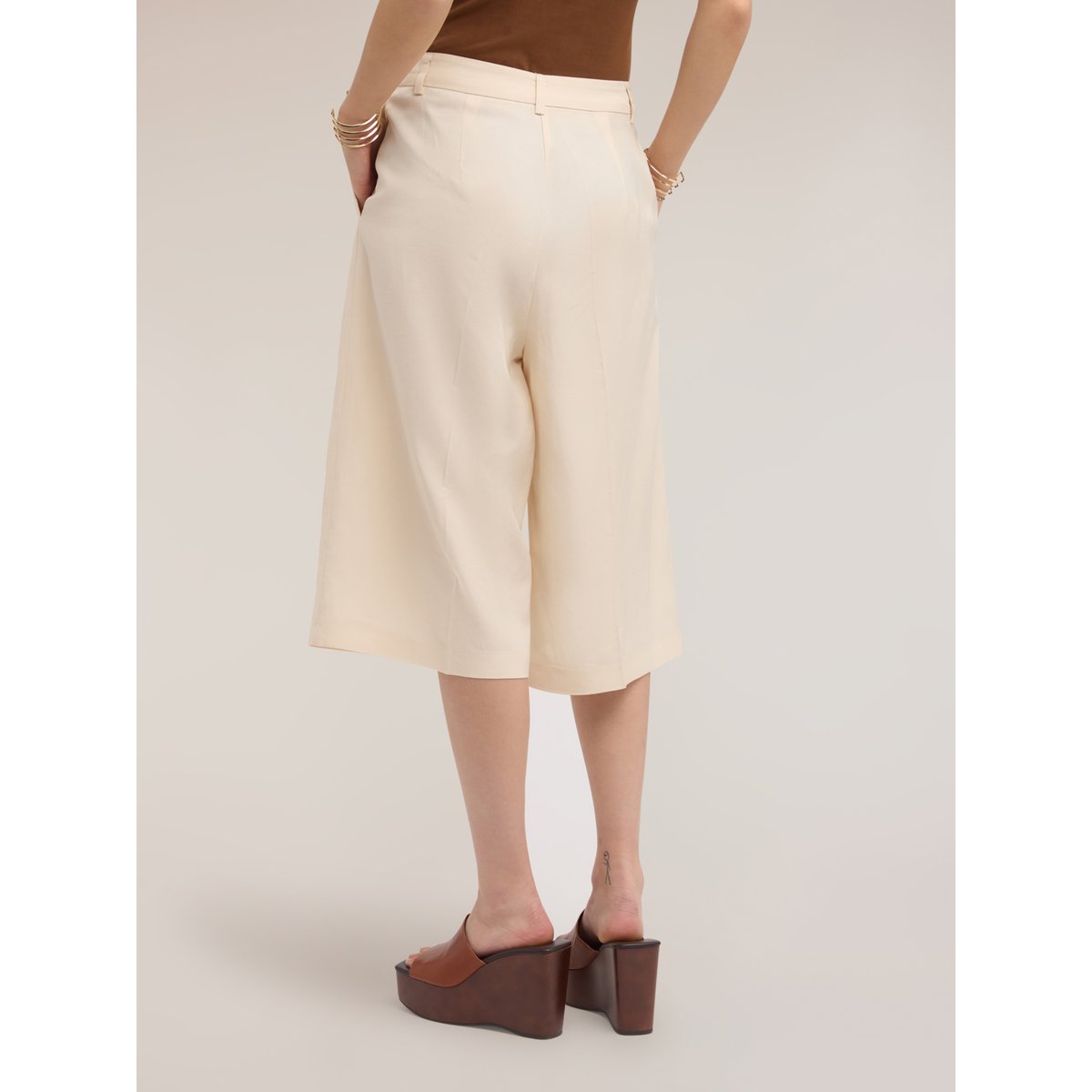 Bermuda long beige, MOTIVI