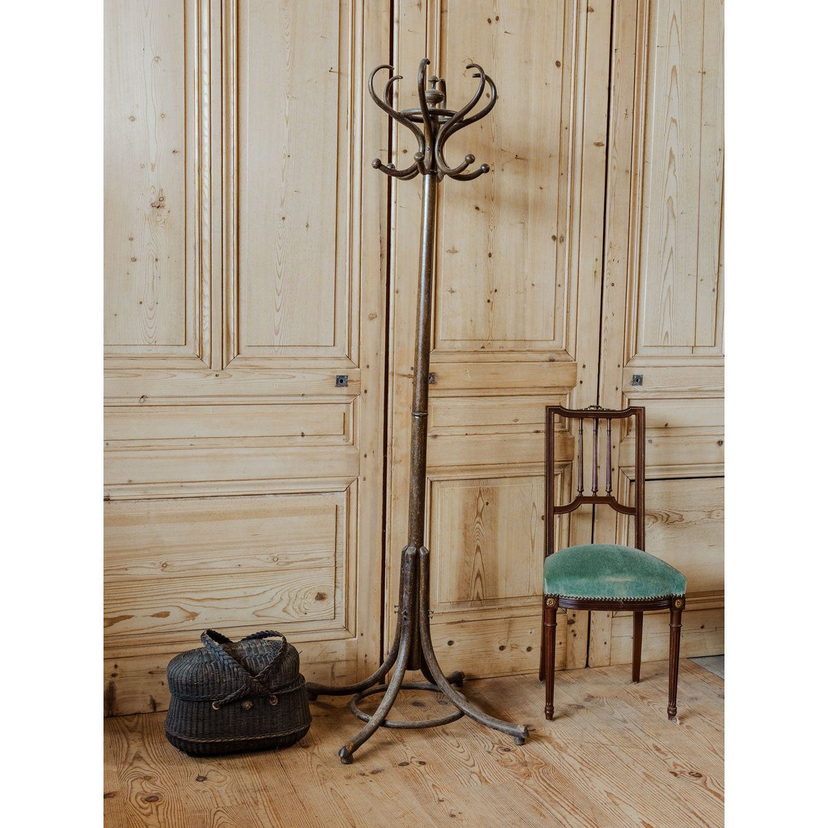 Porte-manteau en bois Max N°337 - Bon état bois foncé, DEBONGOUT