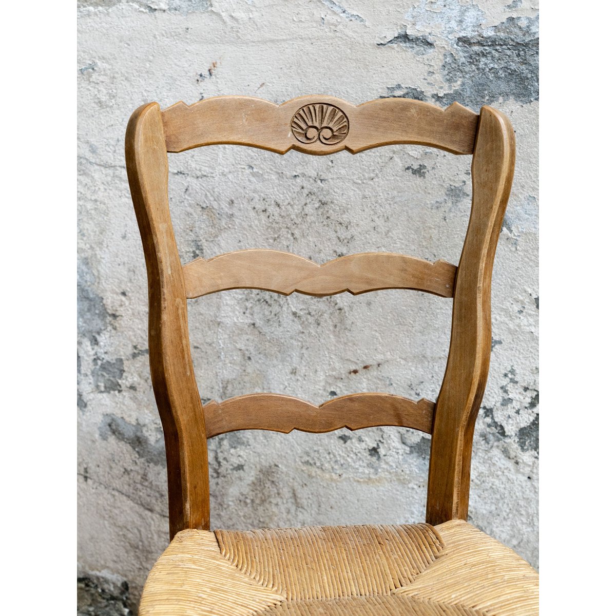 Paire de chaises en bois et paille Claude N°1668 - Bon état bois clair, DEBONGOUT