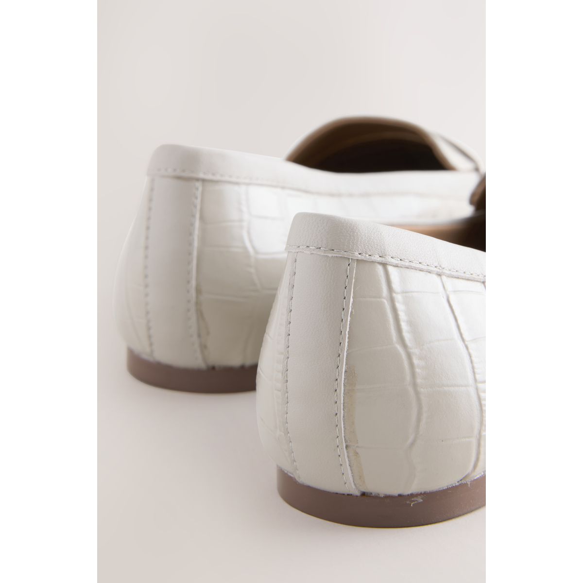 Mocassins pointus en cuir crocodile gris en relief, NEXT