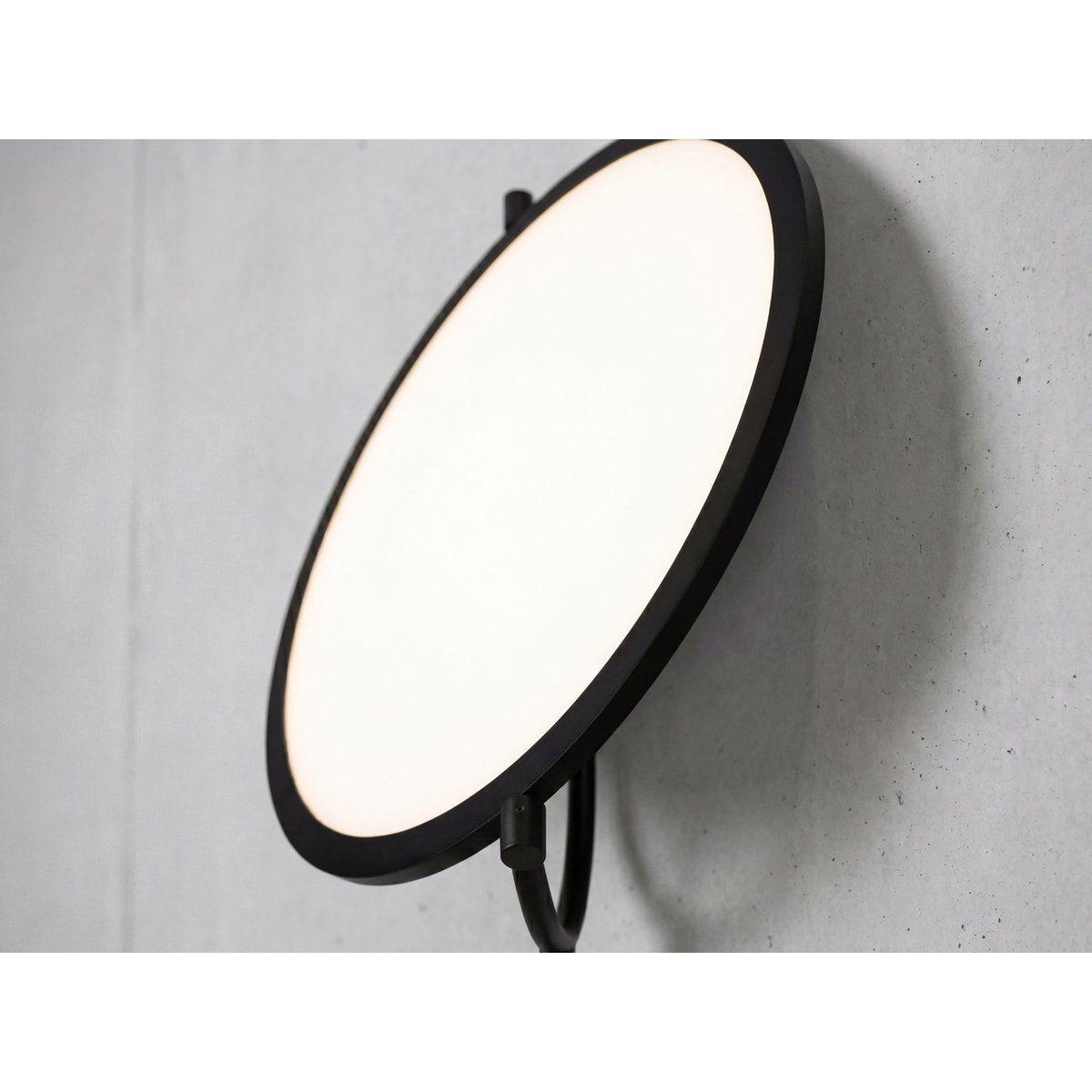 Lampadaire en acier noir, ANGEL CERDA