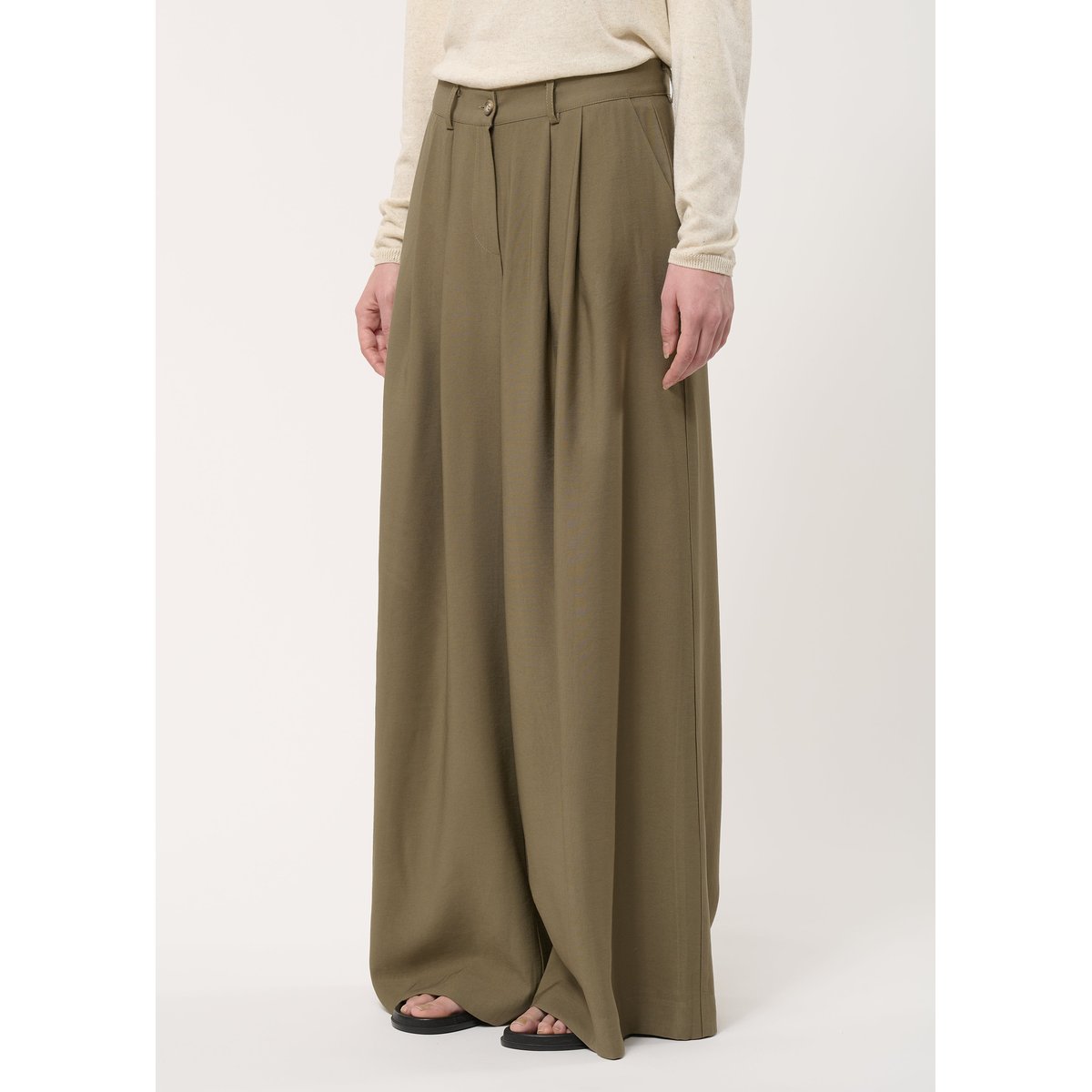 Pantalon large fluide à plis kaki, HUMILITY
