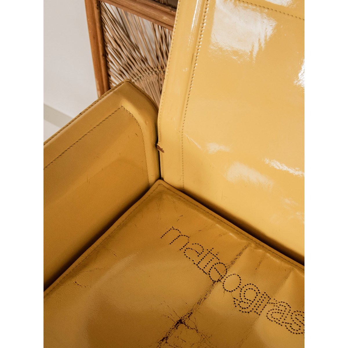 Paire de fauteuils en cuir crème Jakob N°1241 - Bon état crème, DEBONGOUT