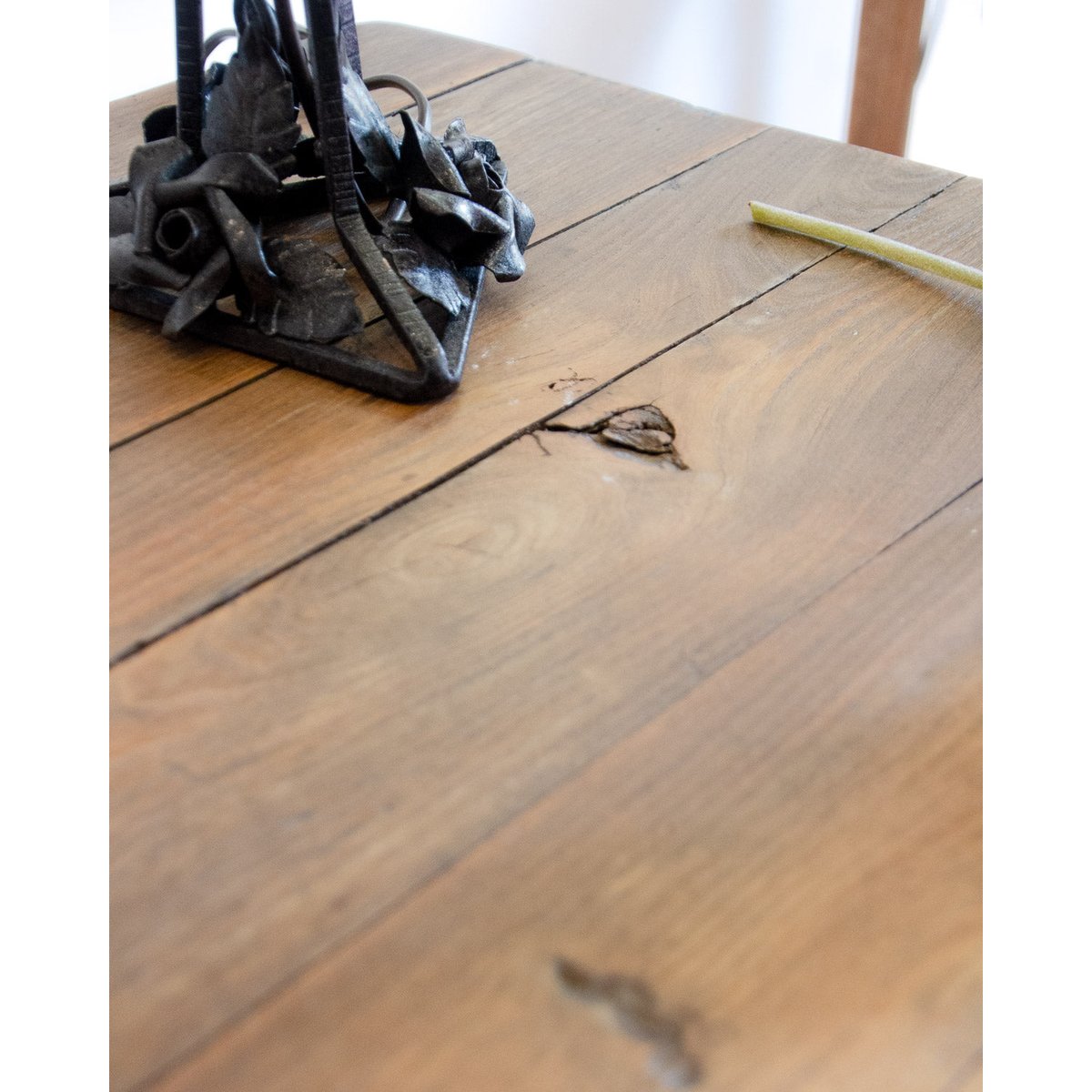 Table à manger Louis Vuitton Romy N°1370 - Bon état bois foncé, DEBONGOUT
