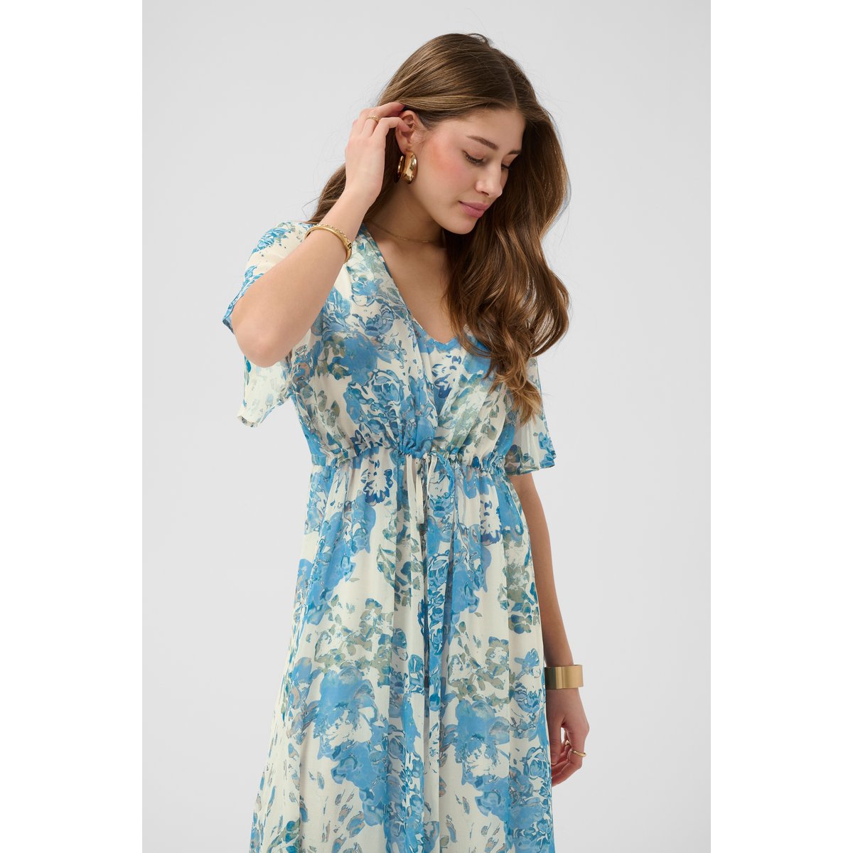 Robe blanc off white w. blue flowers, CREAM
