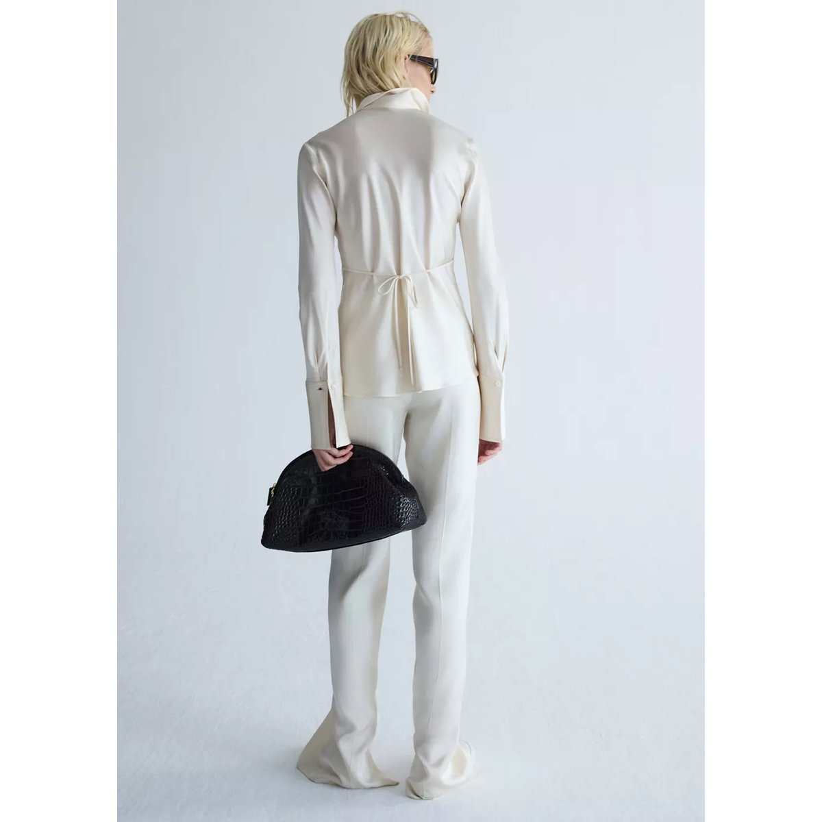 Pantalon satiné fente à l’ourlet écru, MANGO