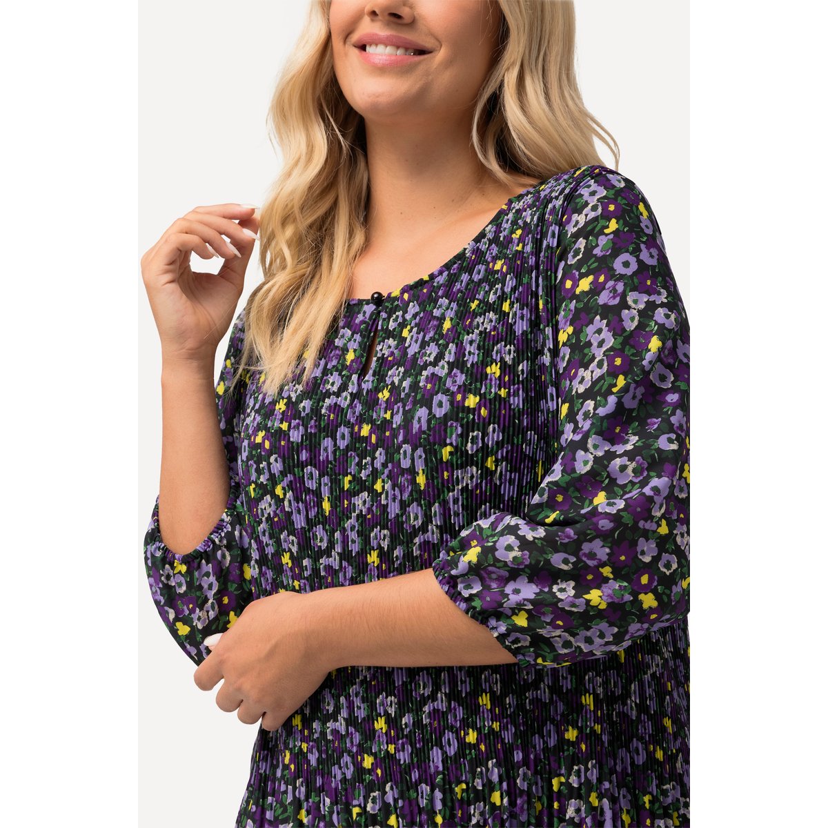 Robe courte plissée, fleurs, col rond noir, ULLA POPKEN