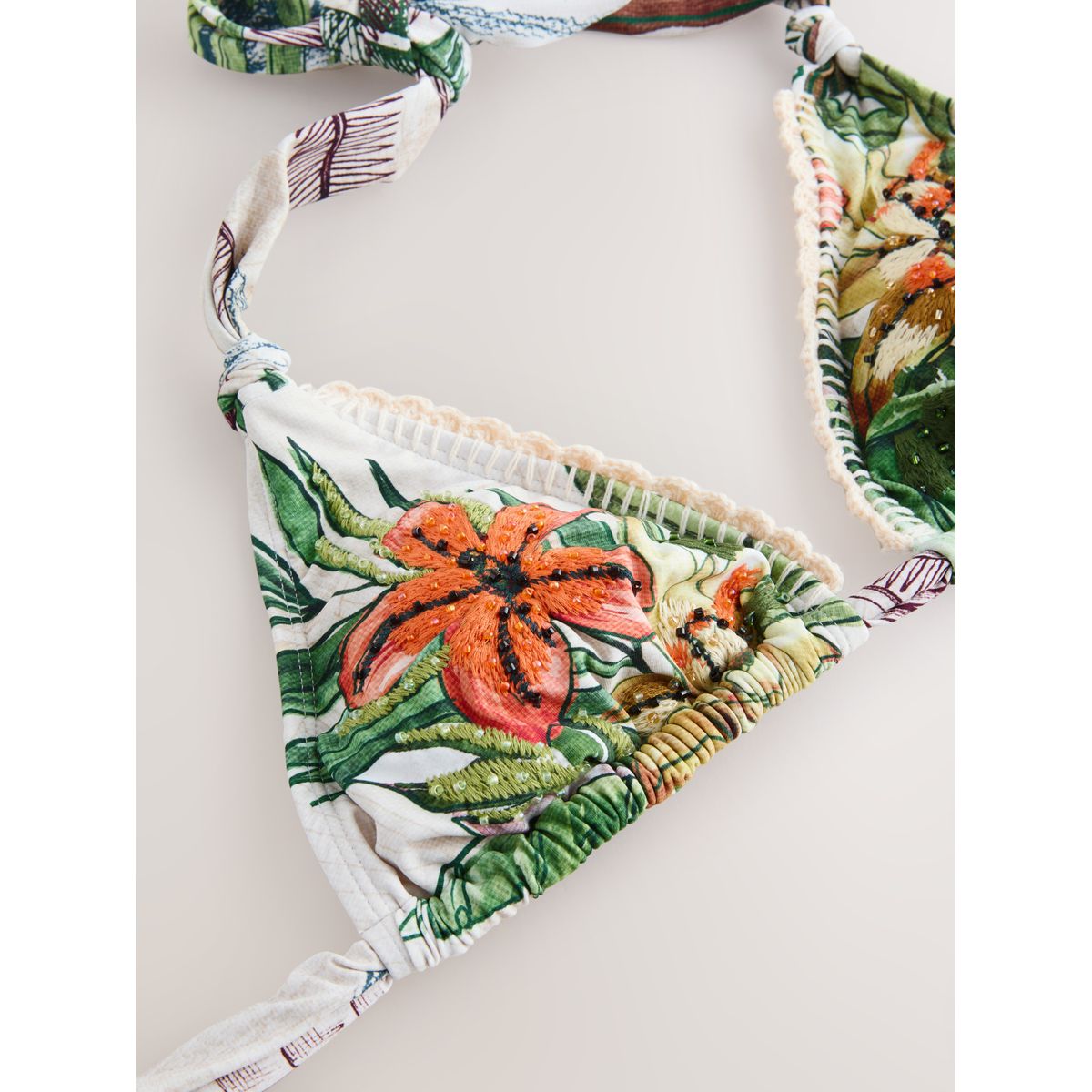 Haut de bikini triangle avec ornements imprimé perroquet crème/marine, NEXT