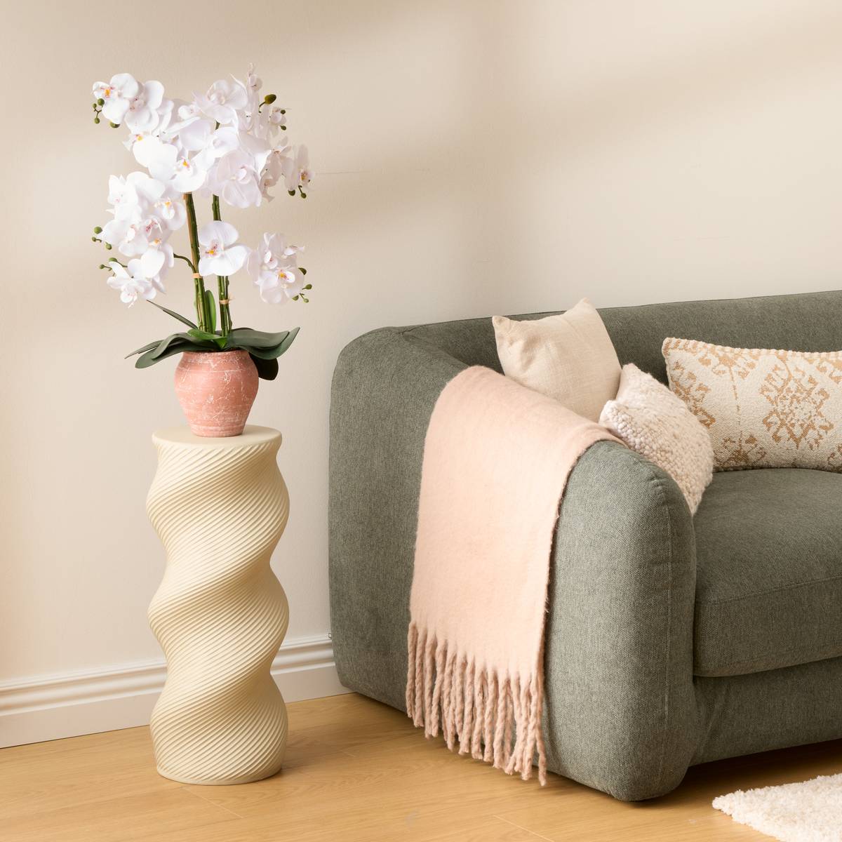 Porte-plante torsadé en oxyde de magnésium TWIST beige, ATMOSPHERA