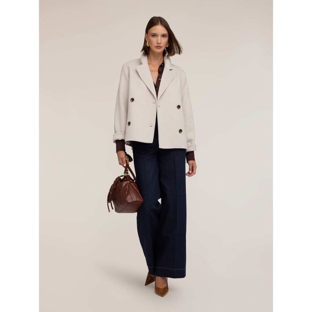 Manteau croisé blanc, MOTIVI