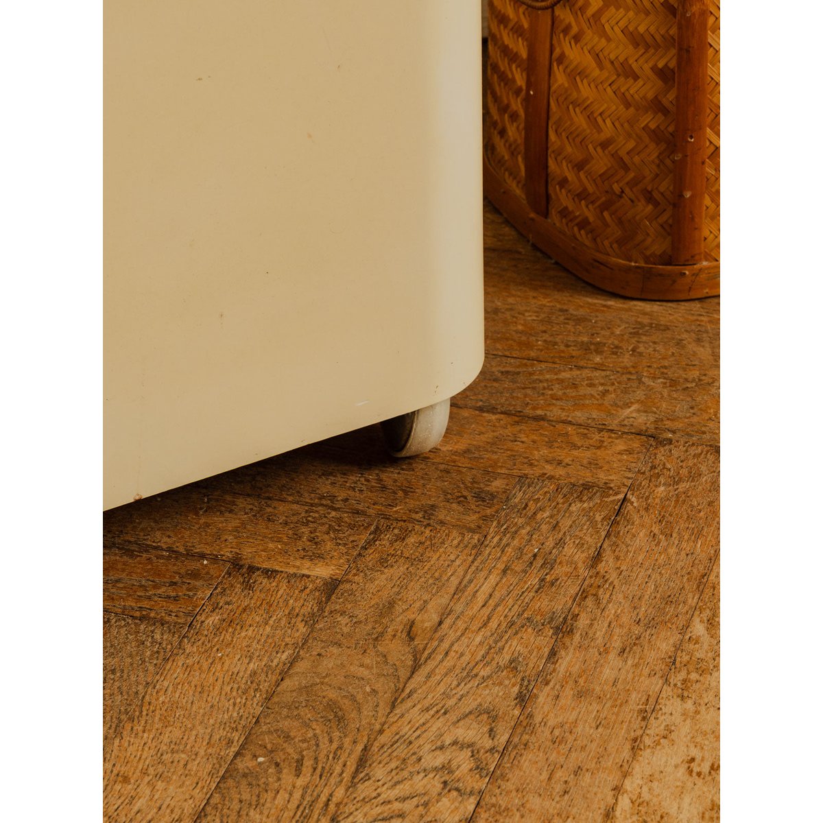 Table d'appoint en plastique crème Hanna N°1591 - Bon état crème, DEBONGOUT