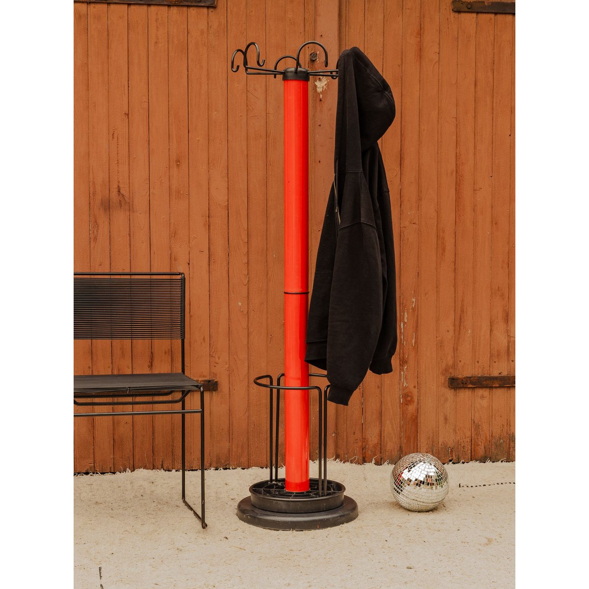Porte-manteau en métal rouge et noir Max N°498 - Bon état rouge, DEBONGOUT