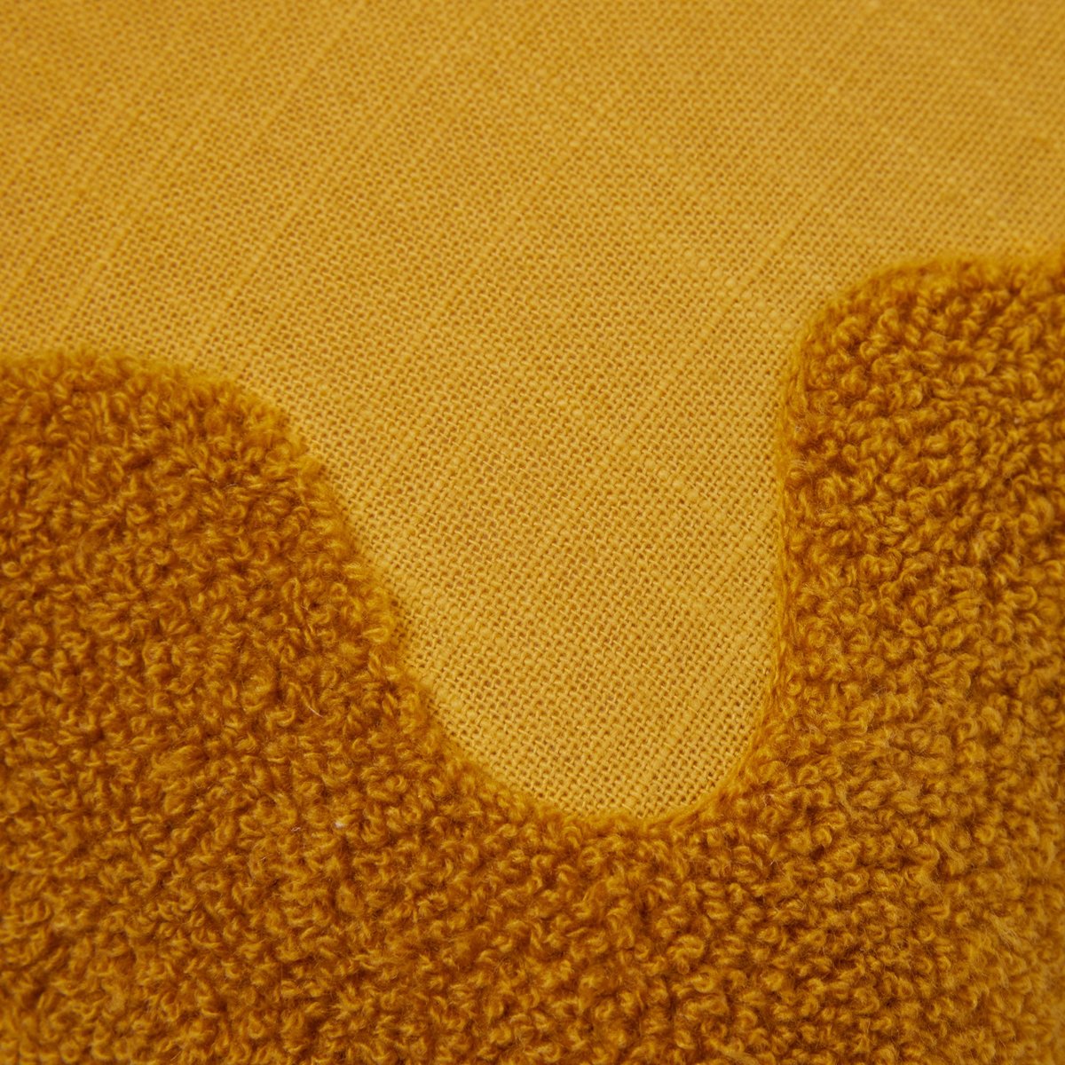 Housse De Coussin en Coton rebrodé d'une broderie bouclette NAMATA ocre, MADURA